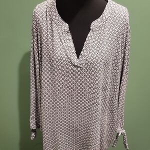 Jones New York Monochrome Geometric Blouse
